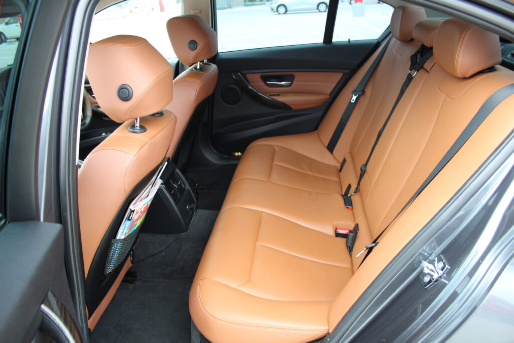 bmw328i_rearseat