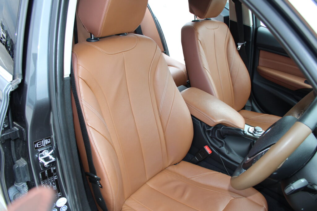 bmw328i_frontseat